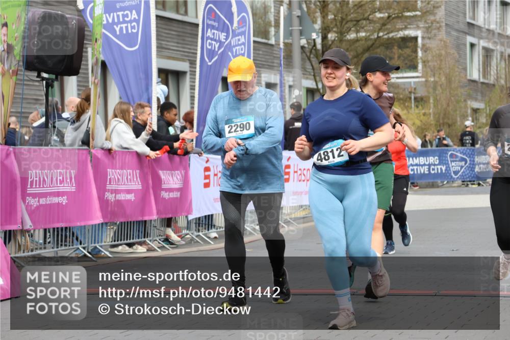 12.04.2026 - 45. Internationalen Wilhelmsburger Insellauf Strokosch-Dieckow http://msf.ph/oto/9481442 12.04.2026 13:25:08 Ziel 2111, 2112, 2290, 4812, 2990, 2991, 2012 meine-sportfotos.de