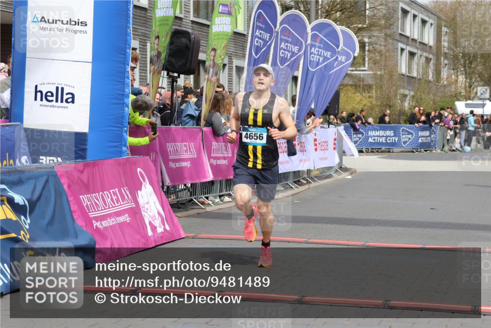 12.04.2026 - 45. Internationalen Wilhelmsburger Insellauf Strokosch-Dieckow http://msf.ph/oto/9481489 12.04.2026 12:47:34 Ziel 5413, 4656, 5556 meine-sportfotos.de