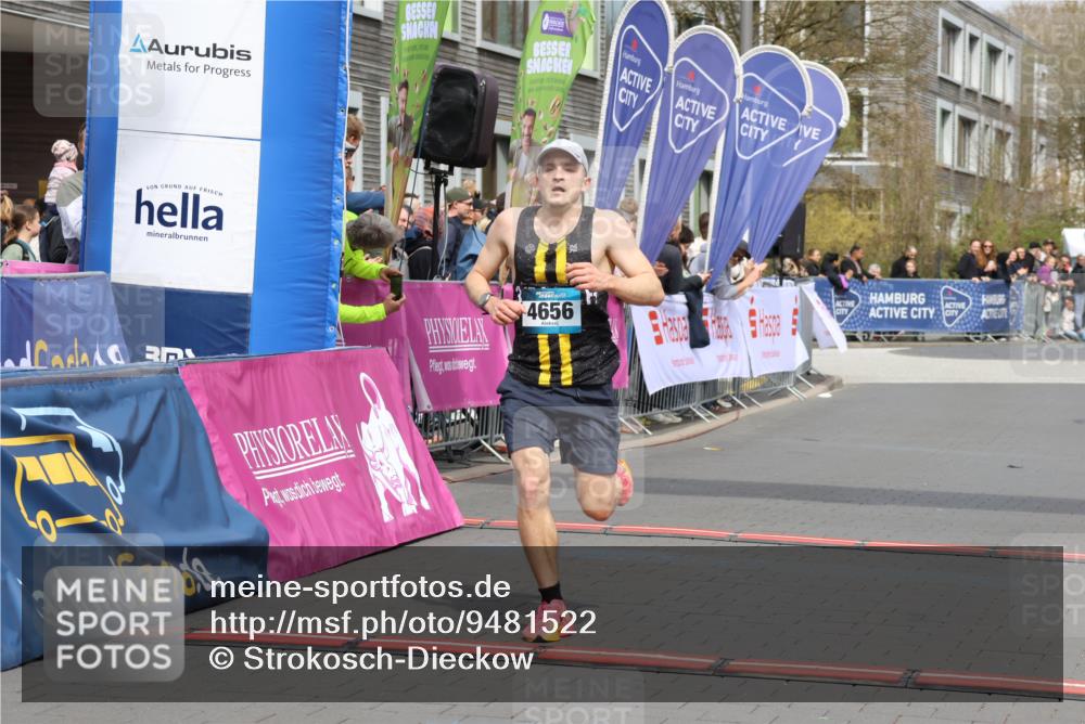 12.04.2026 - 45. Internationalen Wilhelmsburger Insellauf Strokosch-Dieckow http://msf.ph/oto/9481522 12.04.2026 12:47:34 Ziel 5413, 4656, 5556 meine-sportfotos.de