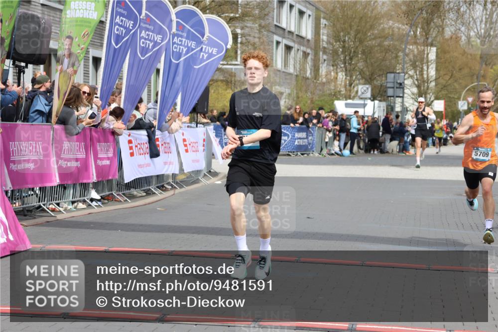 12.04.2026 - 45. Internationalen Wilhelmsburger Insellauf Strokosch-Dieckow http://msf.ph/oto/9481591 12.04.2026 12:47:37 Ziel 4656, 5556, 5709 meine-sportfotos.de