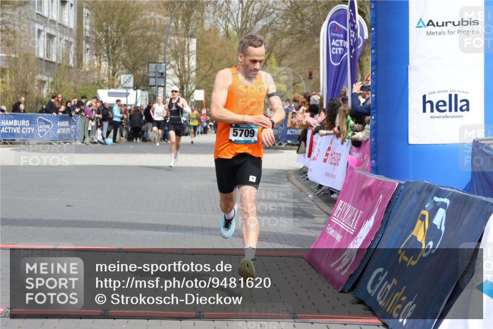 12.04.2026 - 45. Internationalen Wilhelmsburger Insellauf Strokosch-Dieckow http://msf.ph/oto/9481620 12.04.2026 12:47:39 Ziel 5556, 5709 meine-sportfotos.de