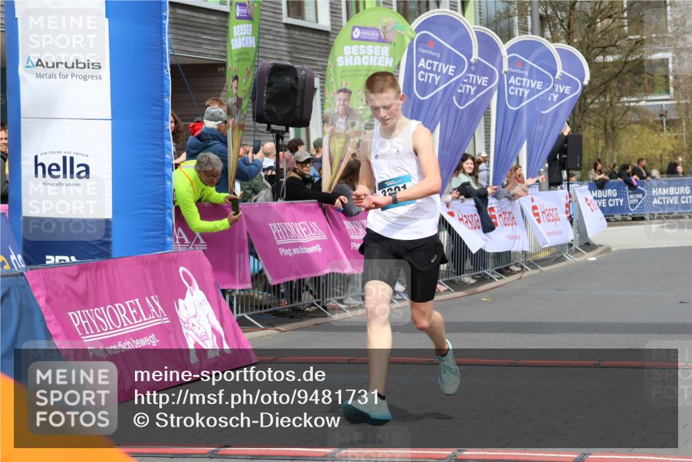 12.04.2026 - 45. Internationalen Wilhelmsburger Insellauf Strokosch-Dieckow http://msf.ph/oto/9481731 12.04.2026 12:47:46 Ziel 3750, 3301 meine-sportfotos.de