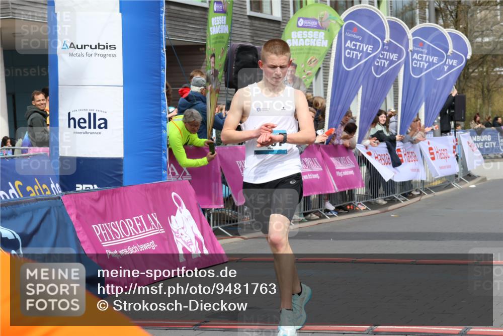 12.04.2026 - 45. Internationalen Wilhelmsburger Insellauf Strokosch-Dieckow http://msf.ph/oto/9481763 12.04.2026 12:47:46 Ziel 3750, 3301 meine-sportfotos.de