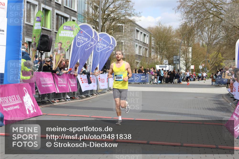 12.04.2026 - 45. Internationalen Wilhelmsburger Insellauf Strokosch-Dieckow http://msf.ph/oto/9481838 12.04.2026 12:47:52 Ziel 4466 meine-sportfotos.de