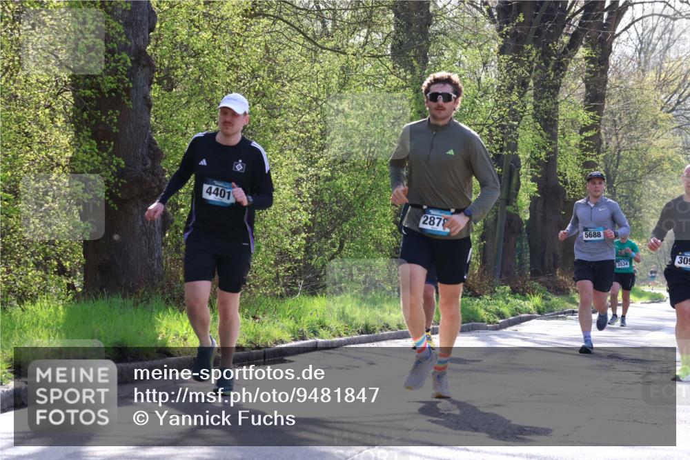 12.04.2026 - 45. Internationalen Wilhelmsburger Insellauf Yannick Fuchs http://msf.ph/oto/9481847 12.04.2026 10:30:01 Laufen 4401, 2878, 5688, 3534, 309 meine-sportfotos.de