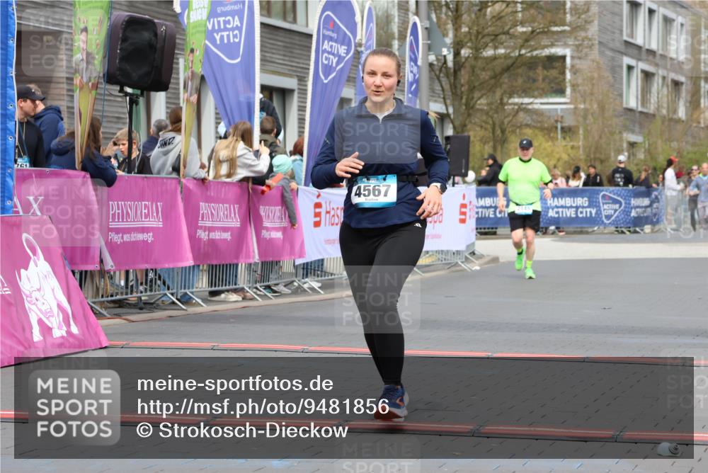 12.04.2026 - 45. Internationalen Wilhelmsburger Insellauf Strokosch-Dieckow http://msf.ph/oto/9481856 12.04.2026 13:24:47 Ziel 4567 meine-sportfotos.de