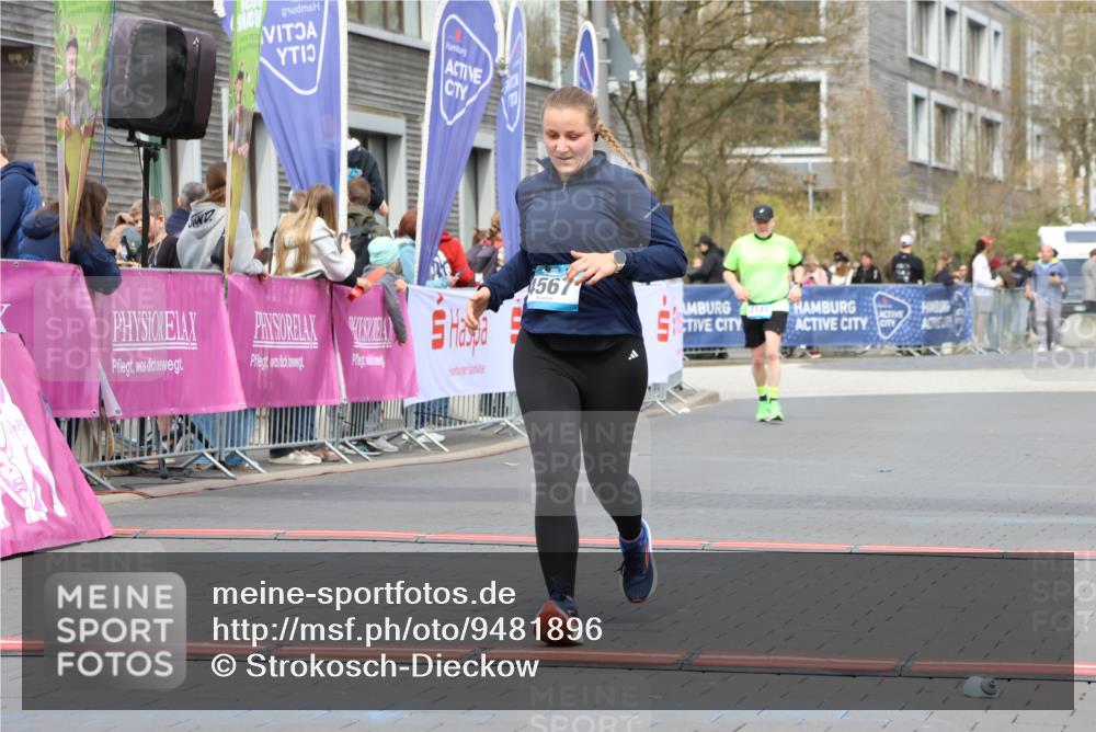 12.04.2026 - 45. Internationalen Wilhelmsburger Insellauf Strokosch-Dieckow http://msf.ph/oto/9481896 12.04.2026 13:24:46 Ziel 4567 meine-sportfotos.de