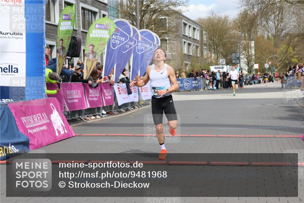 12.04.2026 - 45. Internationalen Wilhelmsburger Insellauf Strokosch-Dieckow http://msf.ph/oto/9481968 12.04.2026 12:48:01 Ziel 5495 meine-sportfotos.de