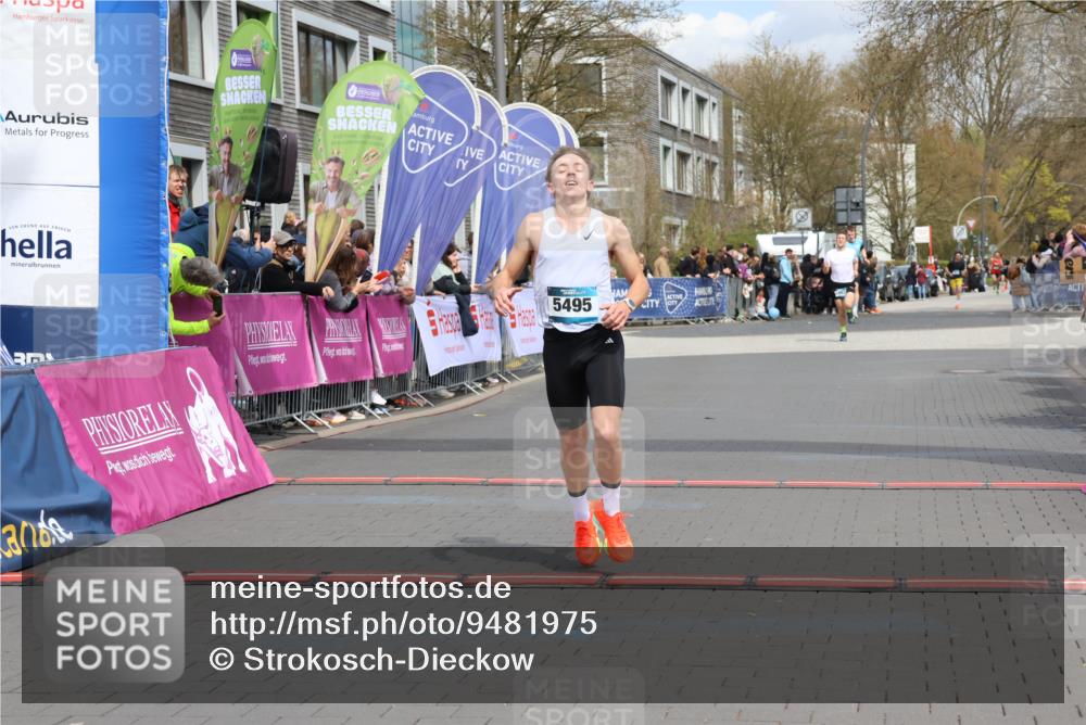 12.04.2026 - 45. Internationalen Wilhelmsburger Insellauf Strokosch-Dieckow http://msf.ph/oto/9481975 12.04.2026 12:48:01 Ziel 5495 meine-sportfotos.de