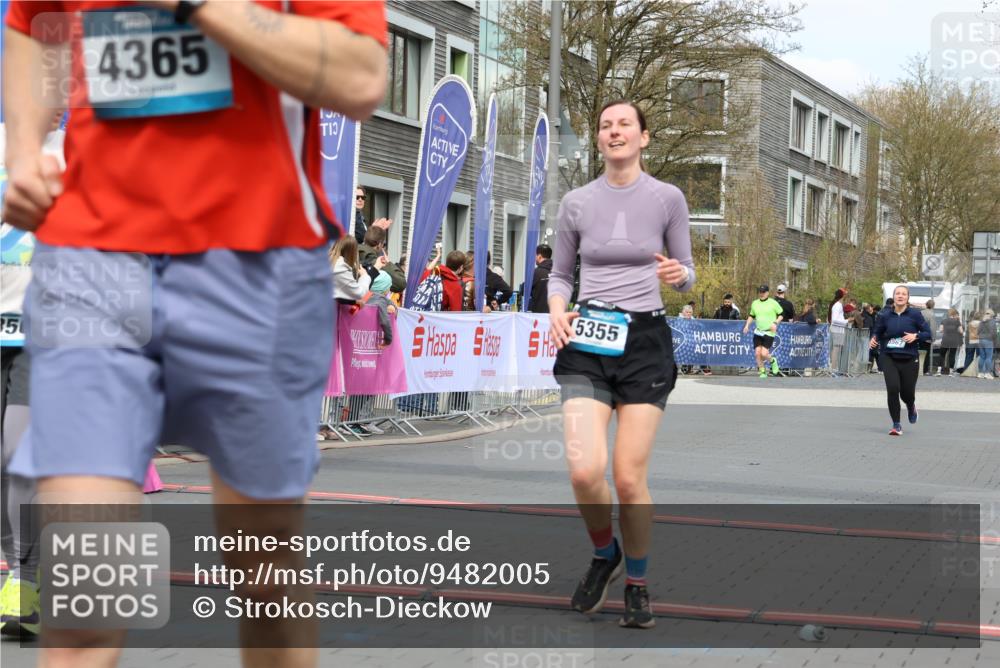 12.04.2026 - 45. Internationalen Wilhelmsburger Insellauf Strokosch-Dieckow http://msf.ph/oto/9482005 12.04.2026 13:24:39 Ziel 4365, 3267, 2562, 5356, 5355 meine-sportfotos.de