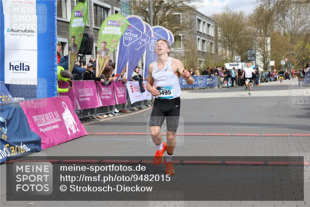 12.04.2026 - 45. Internationalen Wilhelmsburger Insellauf Strokosch-Dieckow http://msf.ph/oto/9482015 12.04.2026 12:48:02 Ziel 5495 meine-sportfotos.de