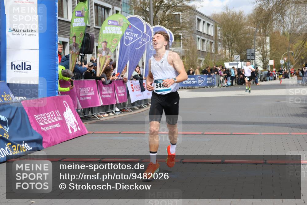12.04.2026 - 45. Internationalen Wilhelmsburger Insellauf Strokosch-Dieckow http://msf.ph/oto/9482026 12.04.2026 12:48:02 Ziel 5495 meine-sportfotos.de
