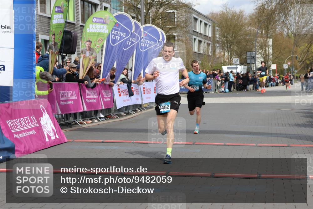12.04.2026 - 45. Internationalen Wilhelmsburger Insellauf Strokosch-Dieckow http://msf.ph/oto/9482059 12.04.2026 12:48:07 Ziel 3452, 4877 meine-sportfotos.de