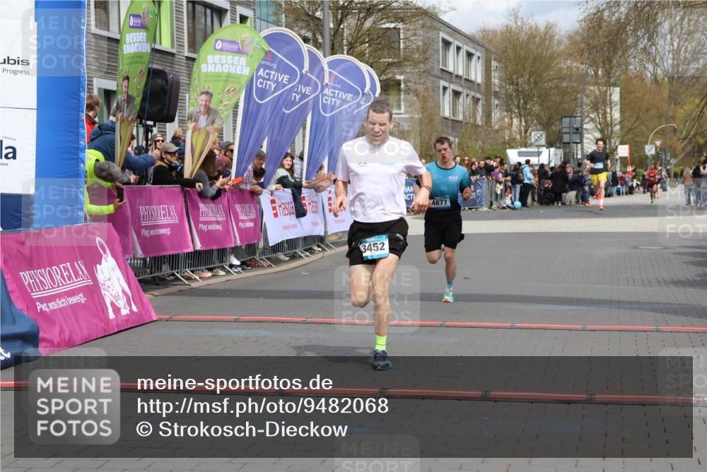 12.04.2026 - 45. Internationalen Wilhelmsburger Insellauf Strokosch-Dieckow http://msf.ph/oto/9482068 12.04.2026 12:48:07 Ziel 3452, 4877 meine-sportfotos.de