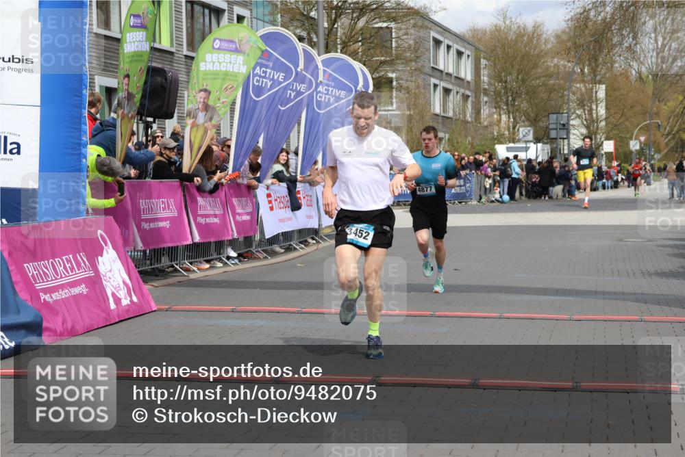 12.04.2026 - 45. Internationalen Wilhelmsburger Insellauf Strokosch-Dieckow http://msf.ph/oto/9482075 12.04.2026 12:48:07 Ziel 3452, 4877 meine-sportfotos.de