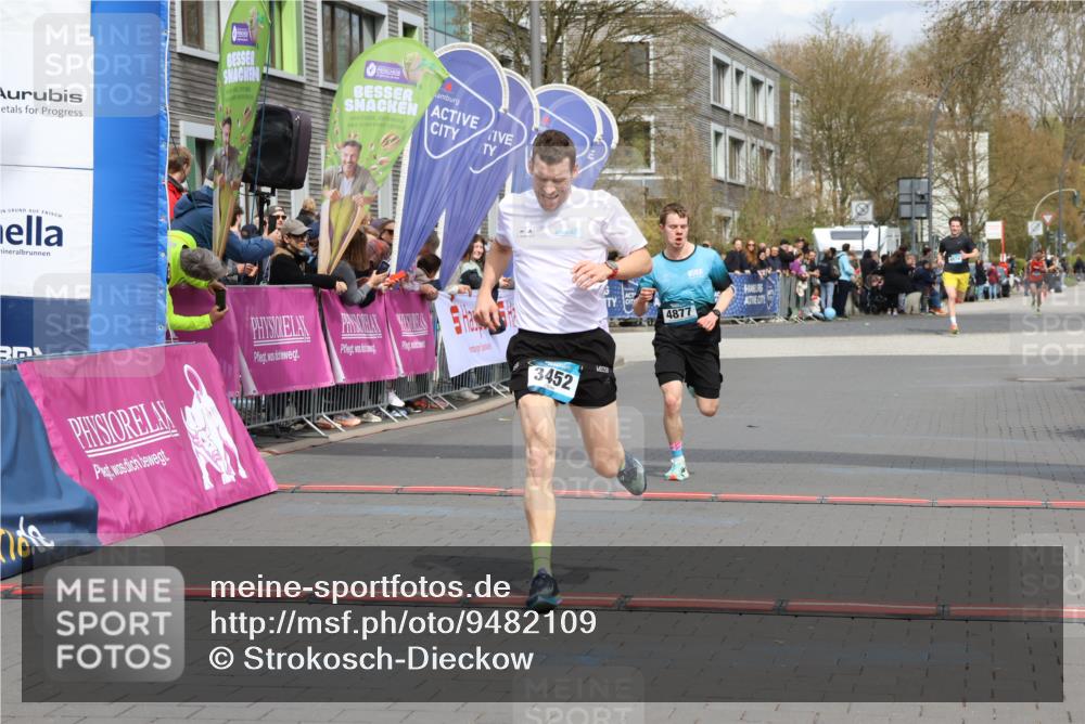 12.04.2026 - 45. Internationalen Wilhelmsburger Insellauf Strokosch-Dieckow http://msf.ph/oto/9482109 12.04.2026 12:48:07 Ziel 3452, 4877 meine-sportfotos.de