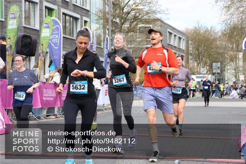 12.04.2026 - 45. Internationalen Wilhelmsburger Insellauf Strokosch-Dieckow http://msf.ph/oto/9482112 12.04.2026 13:24:36 Ziel 3871, 5632, 4365, 3267, 2562, 5356, 5355 meine-sportfotos.de