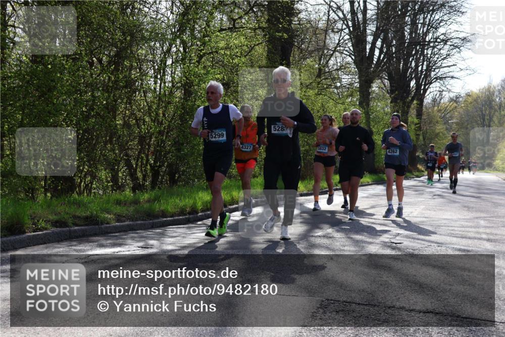 12.04.2026 - 45. Internationalen Wilhelmsburger Insellauf Yannick Fuchs http://msf.ph/oto/9482180 12.04.2026 10:30:28 Laufen 5299, 4327, 528, 5832, 4262 meine-sportfotos.de