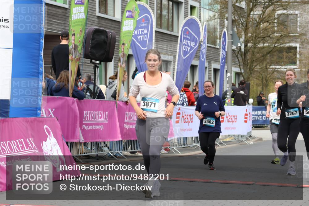 12.04.2026 - 45. Internationalen Wilhelmsburger Insellauf Strokosch-Dieckow http://msf.ph/oto/9482201 12.04.2026 13:24:34 Ziel 5017, 3871, 5632, 4365, 3267, 2562, 5356, 5355 meine-sportfotos.de