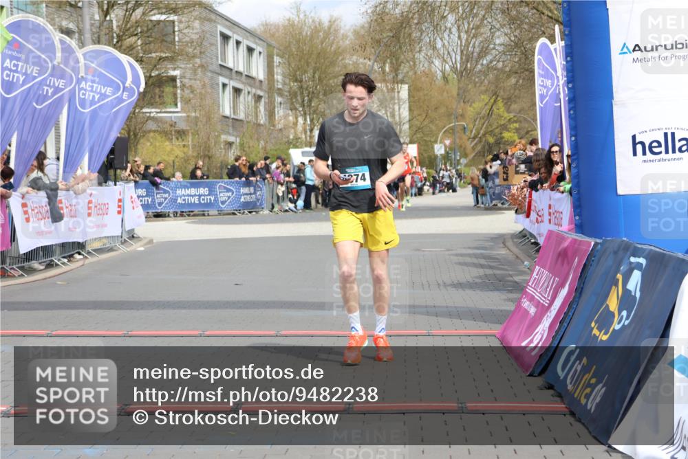 12.04.2026 - 45. Internationalen Wilhelmsburger Insellauf Strokosch-Dieckow http://msf.ph/oto/9482238 12.04.2026 12:48:13 Ziel 4877, 4874 meine-sportfotos.de