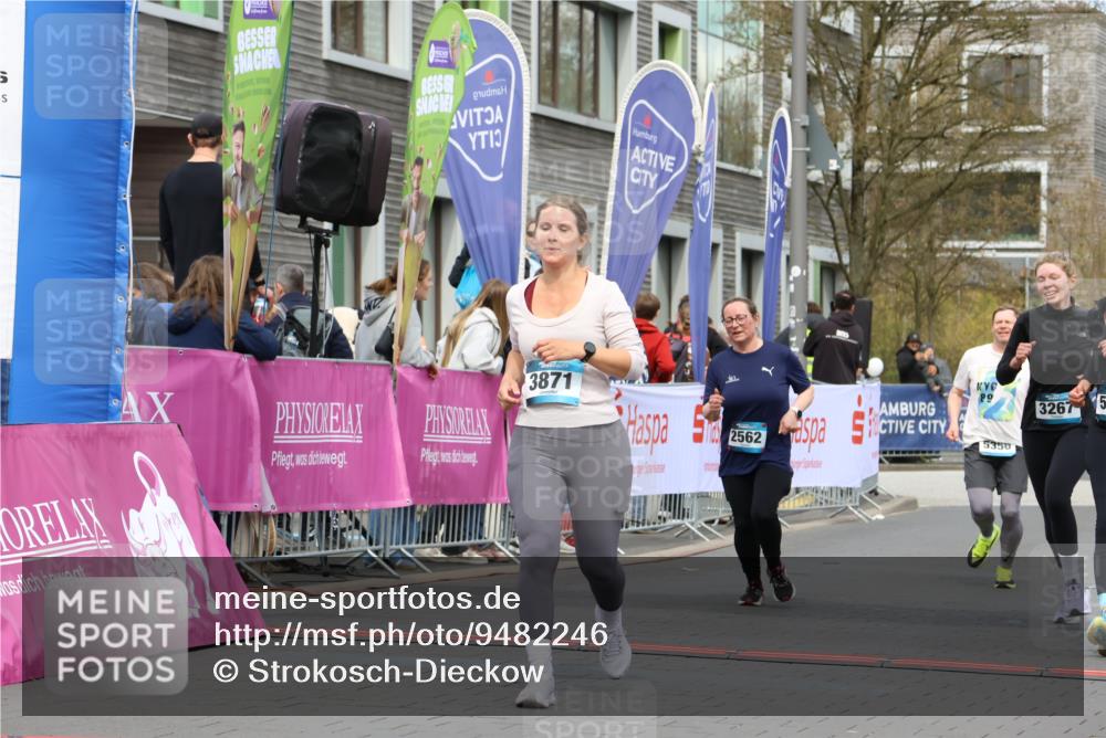 12.04.2026 - 45. Internationalen Wilhelmsburger Insellauf Strokosch-Dieckow http://msf.ph/oto/9482246 12.04.2026 13:24:34 Ziel 5017, 3871, 5632, 4365, 3267, 2562, 5356, 5355 meine-sportfotos.de