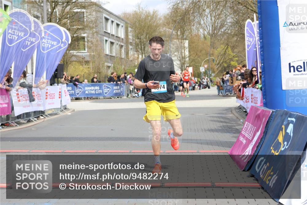 12.04.2026 - 45. Internationalen Wilhelmsburger Insellauf Strokosch-Dieckow http://msf.ph/oto/9482274 12.04.2026 12:48:13 Ziel 4877, 4874 meine-sportfotos.de