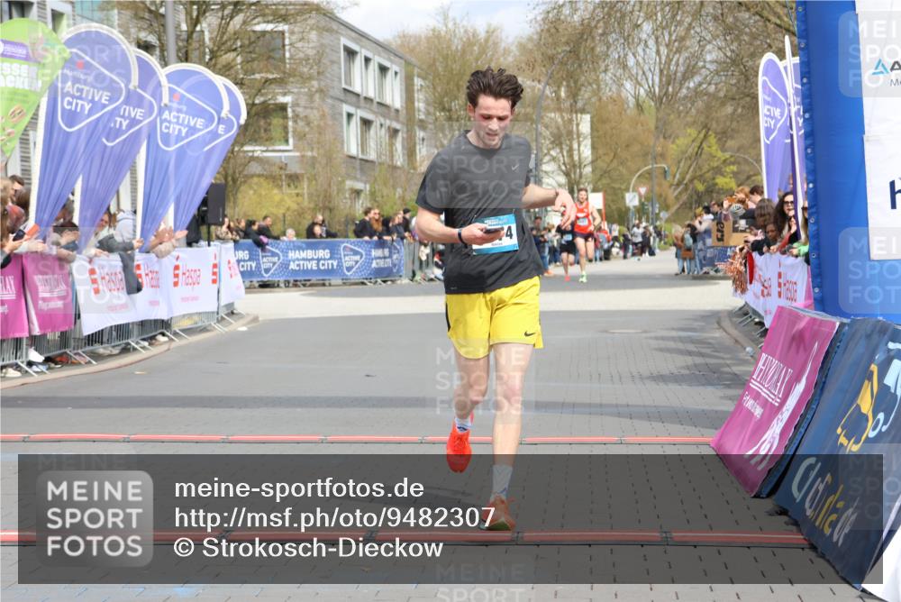 12.04.2026 - 45. Internationalen Wilhelmsburger Insellauf Strokosch-Dieckow http://msf.ph/oto/9482307 12.04.2026 12:48:14 Ziel 4874 meine-sportfotos.de