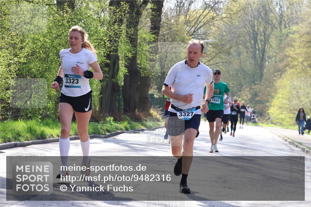 12.04.2026 - 45. Internationalen Wilhelmsburger Insellauf Yannick Fuchs http://msf.ph/oto/9482316 12.04.2026 10:22:57 Laufen 3323, 3327, 2892 meine-sportfotos.de