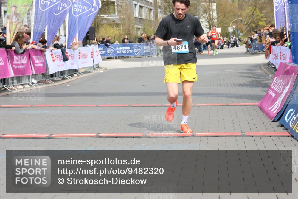12.04.2026 - 45. Internationalen Wilhelmsburger Insellauf Strokosch-Dieckow http://msf.ph/oto/9482320 12.04.2026 12:48:14 Ziel 4874 meine-sportfotos.de