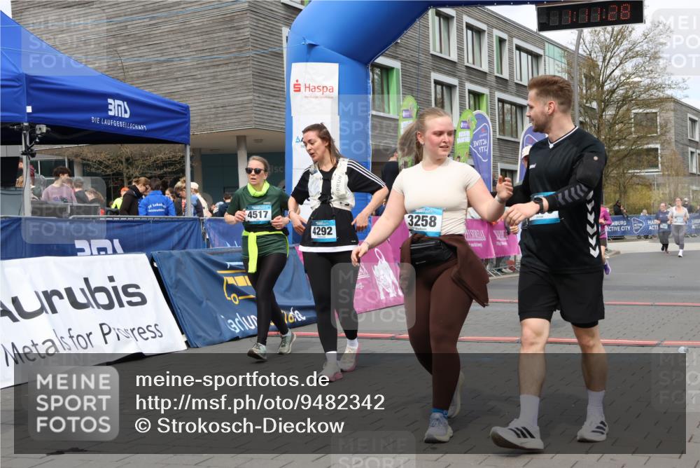 12.04.2026 - 45. Internationalen Wilhelmsburger Insellauf Strokosch-Dieckow http://msf.ph/oto/9482342 12.04.2026 13:24:27 Ziel 4292, 4517, 3872, 5017 meine-sportfotos.de