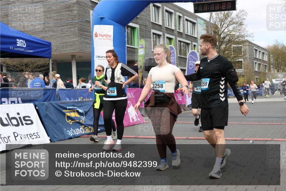 12.04.2026 - 45. Internationalen Wilhelmsburger Insellauf Strokosch-Dieckow http://msf.ph/oto/9482399 12.04.2026 13:24:27 Ziel 4292, 4517, 3872, 5017 meine-sportfotos.de