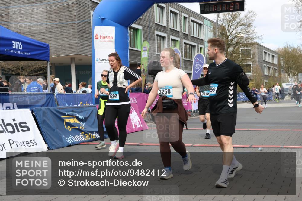 12.04.2026 - 45. Internationalen Wilhelmsburger Insellauf Strokosch-Dieckow http://msf.ph/oto/9482412 12.04.2026 13:24:27 Ziel 4292, 4517, 3872, 5017 meine-sportfotos.de