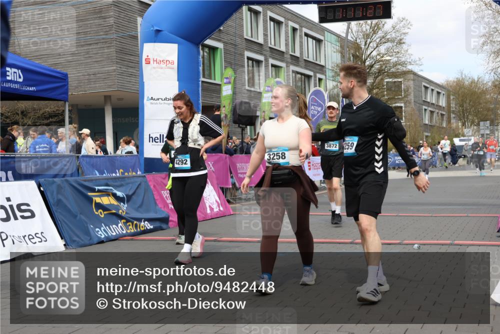 12.04.2026 - 45. Internationalen Wilhelmsburger Insellauf Strokosch-Dieckow http://msf.ph/oto/9482448 12.04.2026 13:24:27 Ziel 4292, 4517, 3872, 5017 meine-sportfotos.de