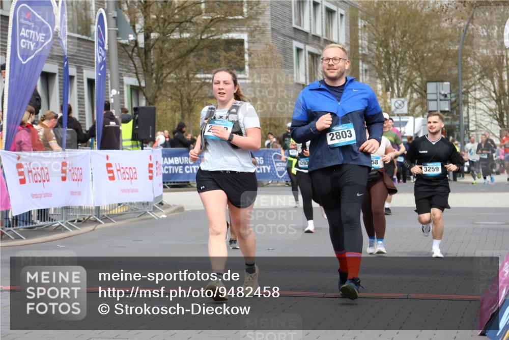 12.04.2026 - 45. Internationalen Wilhelmsburger Insellauf Strokosch-Dieckow http://msf.ph/oto/9482458 12.04.2026 13:24:18 Ziel 3739, 5209, 5212, 2802, 2803, 3258, 3259, 4073 meine-sportfotos.de
