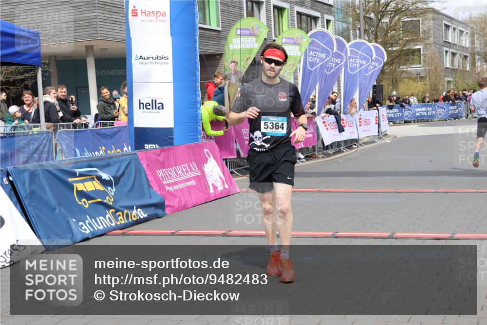 12.04.2026 - 45. Internationalen Wilhelmsburger Insellauf Strokosch-Dieckow http://msf.ph/oto/9482483 12.04.2026 12:48:25 Ziel 5607, 5364 meine-sportfotos.de
