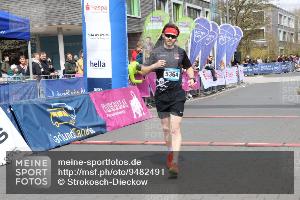 12.04.2026 - 45. Internationalen Wilhelmsburger Insellauf Strokosch-Dieckow http://msf.ph/oto/9482491 12.04.2026 12:48:25 Ziel 5607, 5364 meine-sportfotos.de
