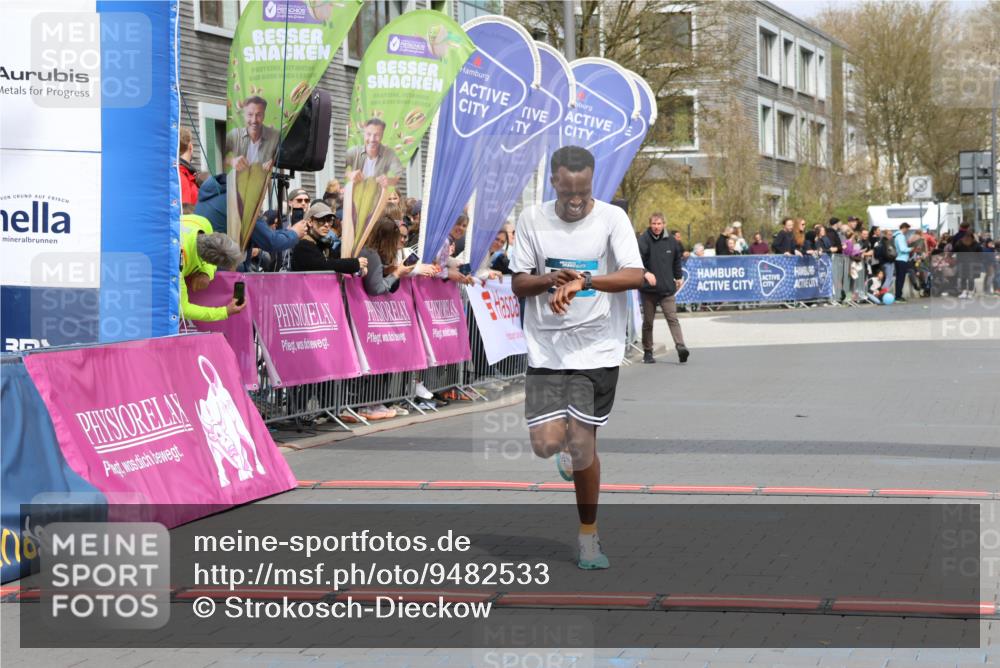 12.04.2026 - 45. Internationalen Wilhelmsburger Insellauf Strokosch-Dieckow http://msf.ph/oto/9482533 12.04.2026 12:48:34 Ziel 5853 meine-sportfotos.de