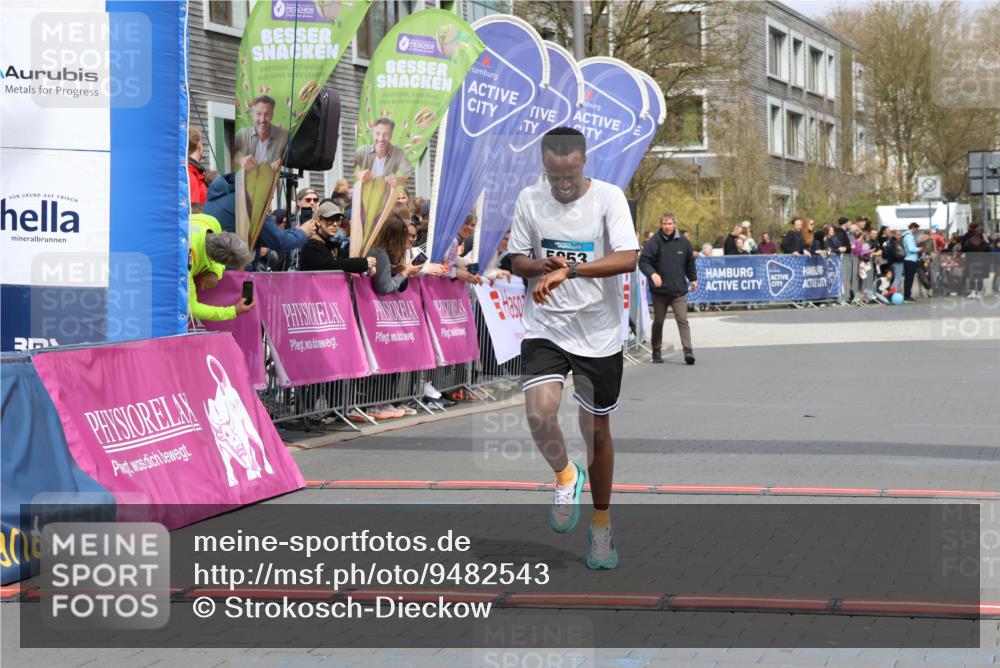 12.04.2026 - 45. Internationalen Wilhelmsburger Insellauf Strokosch-Dieckow http://msf.ph/oto/9482543 12.04.2026 12:48:34 Ziel 5853 meine-sportfotos.de