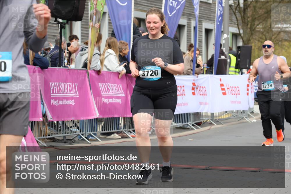 12.04.2026 - 45. Internationalen Wilhelmsburger Insellauf Strokosch-Dieckow http://msf.ph/oto/9482561 12.04.2026 13:24:12 Ziel 2766, 5622, 3739, 5209, 5212 meine-sportfotos.de