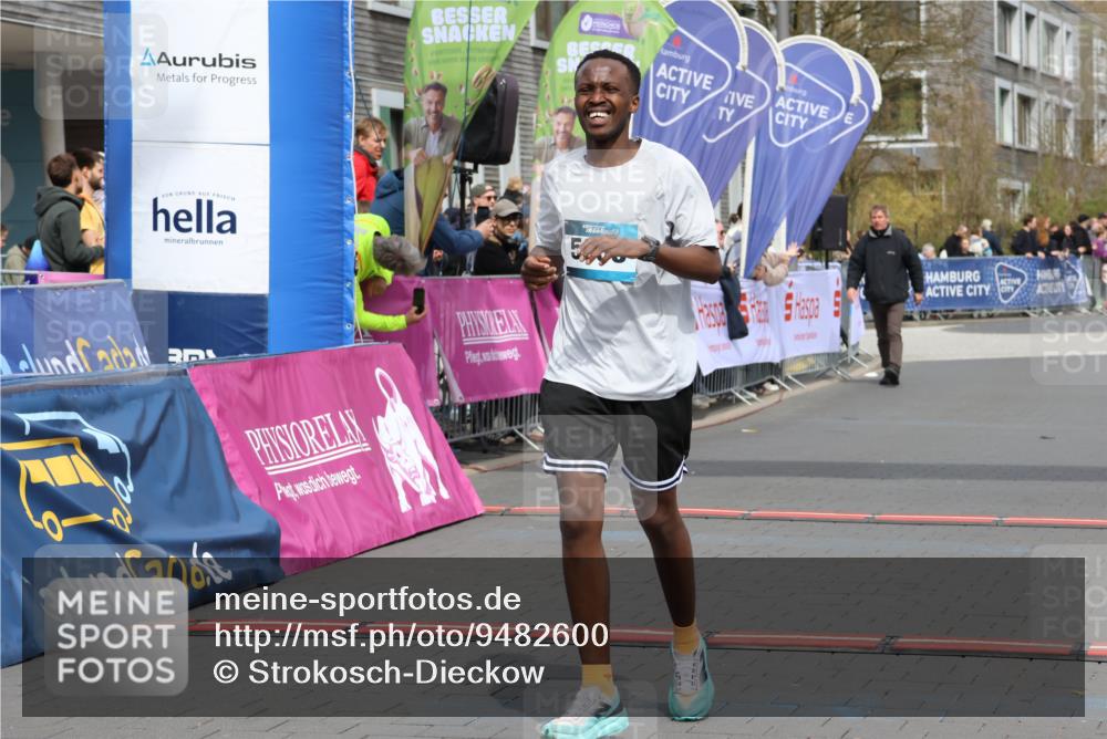 12.04.2026 - 45. Internationalen Wilhelmsburger Insellauf Strokosch-Dieckow http://msf.ph/oto/9482600 12.04.2026 12:48:35 Ziel 5853 meine-sportfotos.de