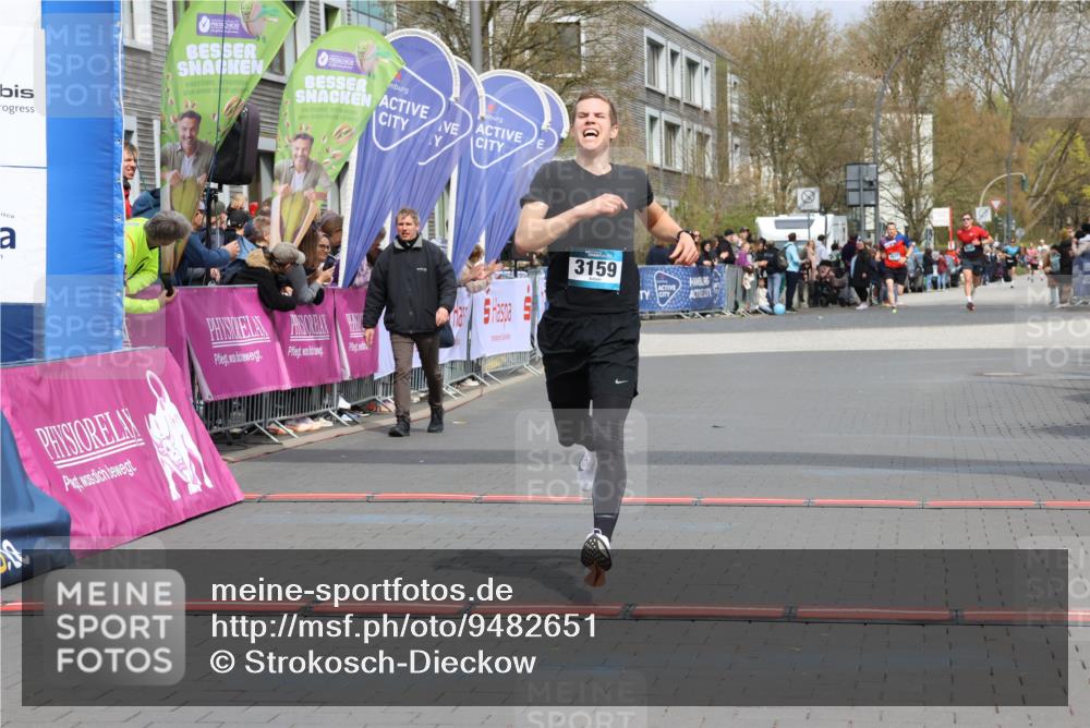 12.04.2026 - 45. Internationalen Wilhelmsburger Insellauf Strokosch-Dieckow http://msf.ph/oto/9482651 12.04.2026 12:48:52 Ziel 3159 meine-sportfotos.de