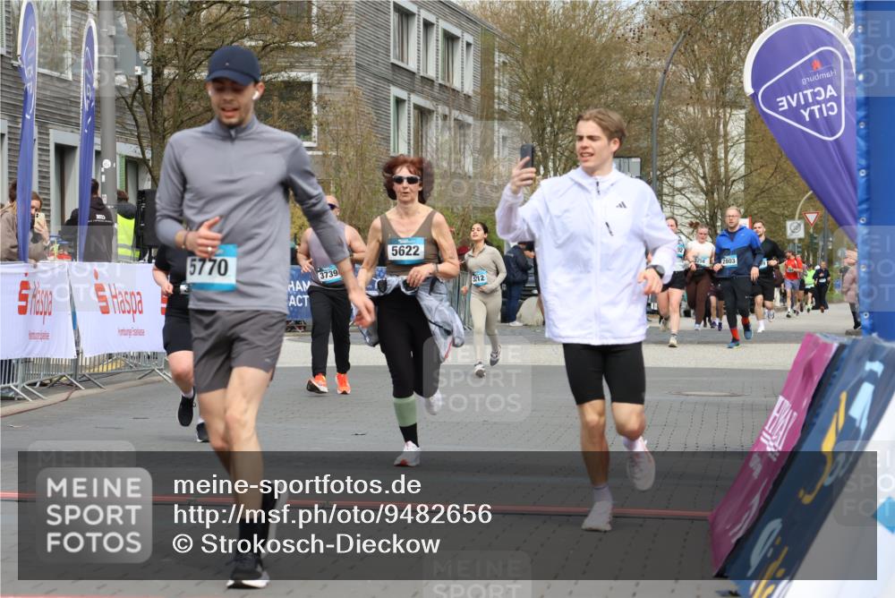 12.04.2026 - 45. Internationalen Wilhelmsburger Insellauf Strokosch-Dieckow http://msf.ph/oto/9482656 12.04.2026 13:24:09 Ziel 2766, 5622 meine-sportfotos.de