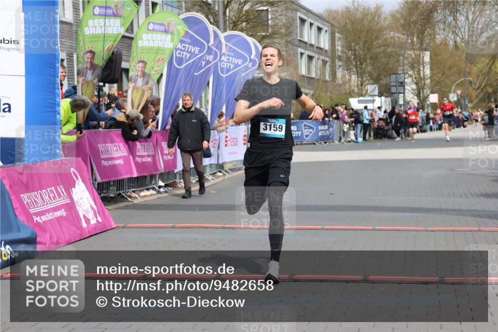12.04.2026 - 45. Internationalen Wilhelmsburger Insellauf Strokosch-Dieckow http://msf.ph/oto/9482658 12.04.2026 12:48:52 Ziel 3159 meine-sportfotos.de
