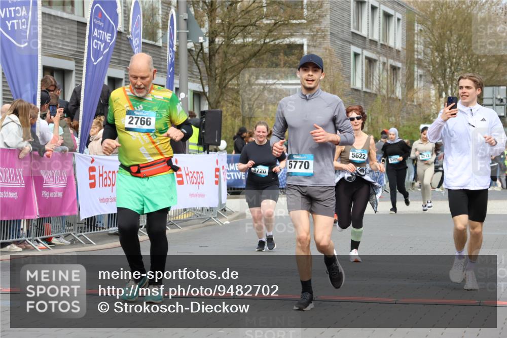12.04.2026 - 45. Internationalen Wilhelmsburger Insellauf Strokosch-Dieckow http://msf.ph/oto/9482702 12.04.2026 13:24:08 Ziel 2766, 5622 meine-sportfotos.de