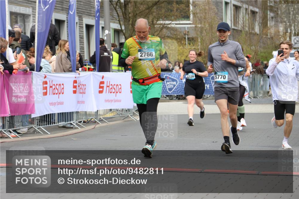 12.04.2026 - 45. Internationalen Wilhelmsburger Insellauf Strokosch-Dieckow http://msf.ph/oto/9482811 12.04.2026 13:24:06 Ziel 2766 meine-sportfotos.de