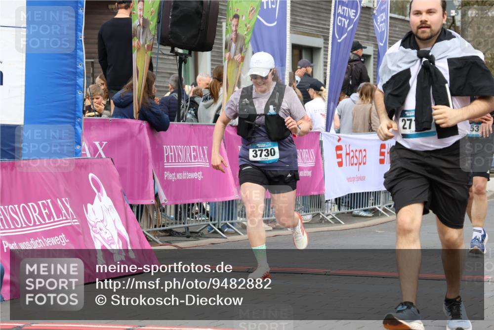 12.04.2026 - 45. Internationalen Wilhelmsburger Insellauf Strokosch-Dieckow http://msf.ph/oto/9482882 12.04.2026 13:24:00 Ziel 3814, 2716, 3730, 3353 meine-sportfotos.de