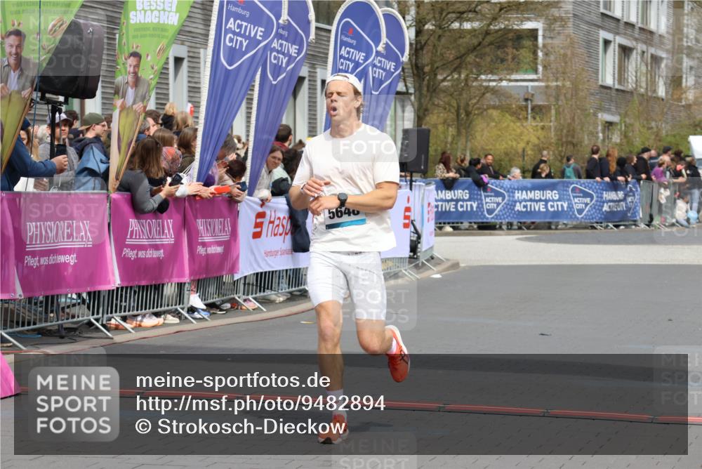 12.04.2026 - 45. Internationalen Wilhelmsburger Insellauf Strokosch-Dieckow http://msf.ph/oto/9482894 12.04.2026 12:49:15 Ziel 3947, 5648 meine-sportfotos.de