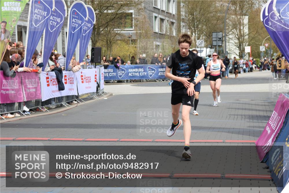 12.04.2026 - 45. Internationalen Wilhelmsburger Insellauf Strokosch-Dieckow http://msf.ph/oto/9482917 12.04.2026 12:49:30 Ziel 4876, 2378, 5625 meine-sportfotos.de