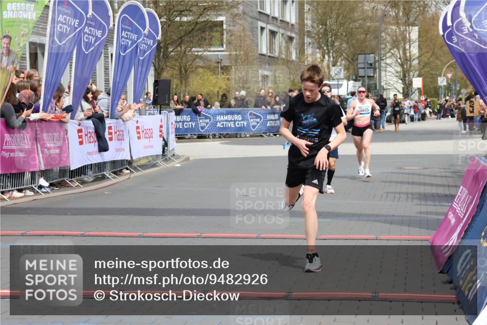 12.04.2026 - 45. Internationalen Wilhelmsburger Insellauf Strokosch-Dieckow http://msf.ph/oto/9482926 12.04.2026 12:49:30 Ziel 4876, 2378, 5625 meine-sportfotos.de