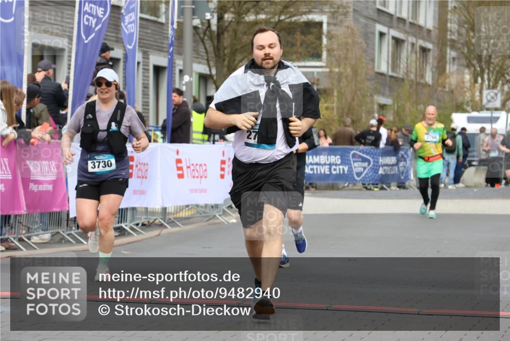 12.04.2026 - 45. Internationalen Wilhelmsburger Insellauf Strokosch-Dieckow http://msf.ph/oto/9482940 12.04.2026 13:23:59 Ziel 3814, 2716, 3730, 3353 meine-sportfotos.de